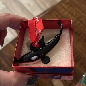 Sea World Pass Member Holder Blown Glass Orca Killer Whale Shamu Ornament